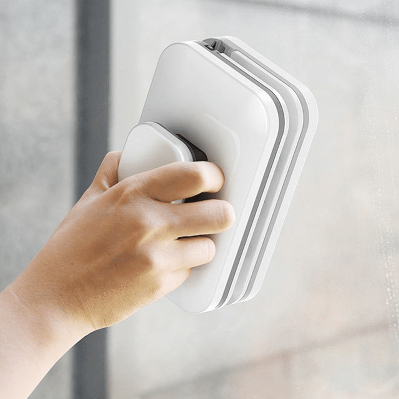 Motorized Magnetic Window Cleaner with Dual-Sided Pads and Safety Cord