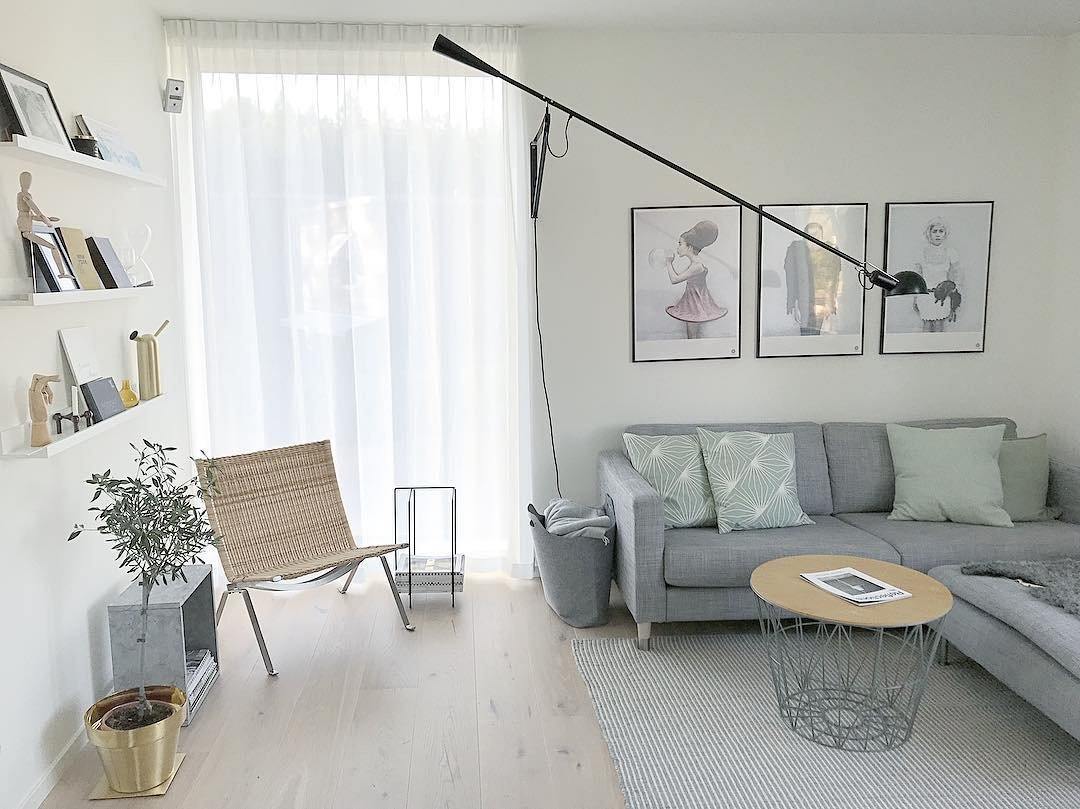 Adjustable Wall Lamp with Swinging Arm and Cast Iron Counterweight, 80.7 inches