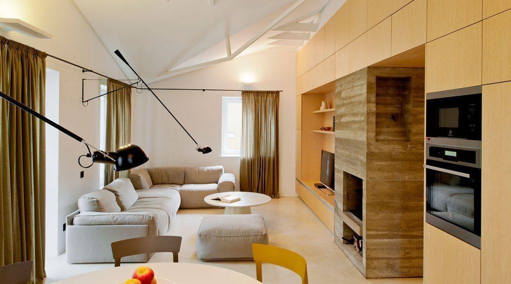 Adjustable Wall Lamp with Swinging Arm and Cast Iron Counterweight, 80.7 inches