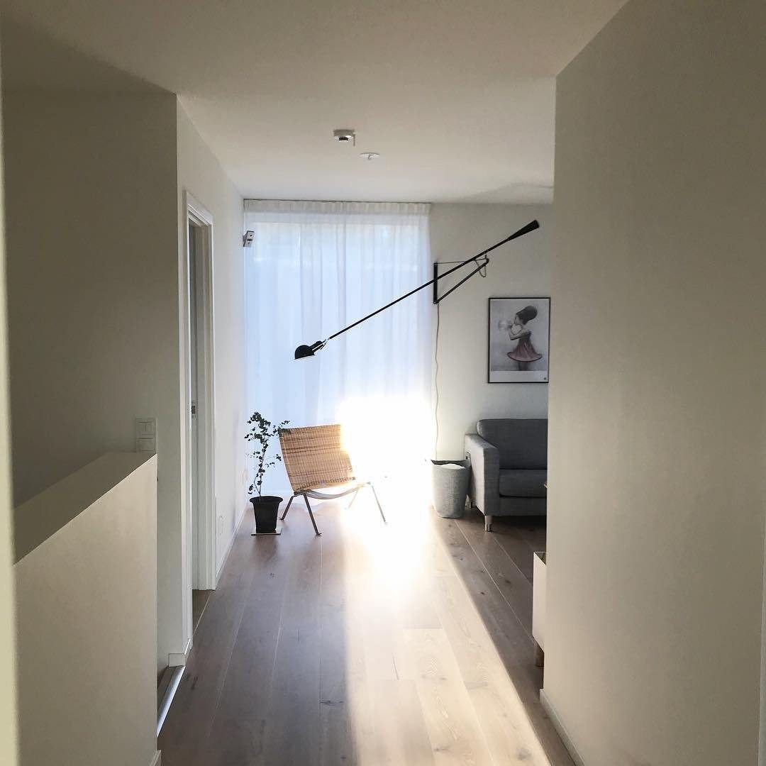 Adjustable Wall Lamp with Swinging Arm and Cast Iron Counterweight, 80.7 inches