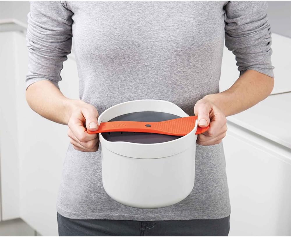 Microwave Rice Cooker with Locking Paddle and Colander, 2 Liter Capacity