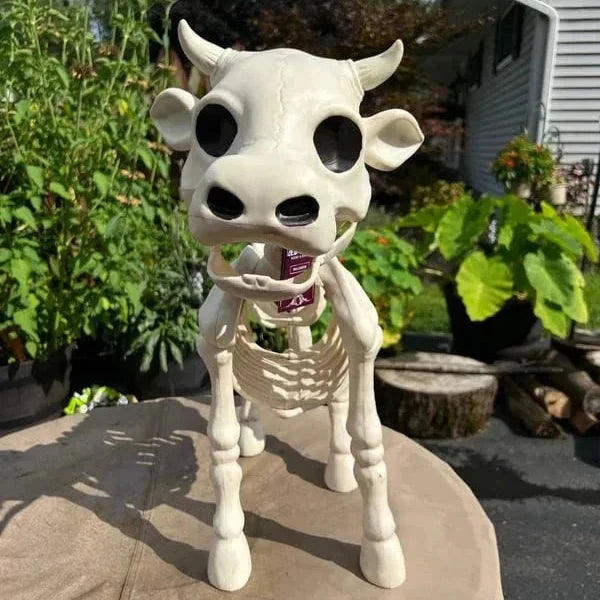 Skeleton Farm Animal Resin Decoration with Carved Bone Details and Weather Resistance