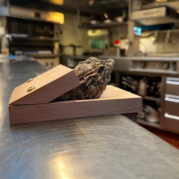 Wooden Oyster Shucking Clamp with Table Edge Mount and Screw Tightening