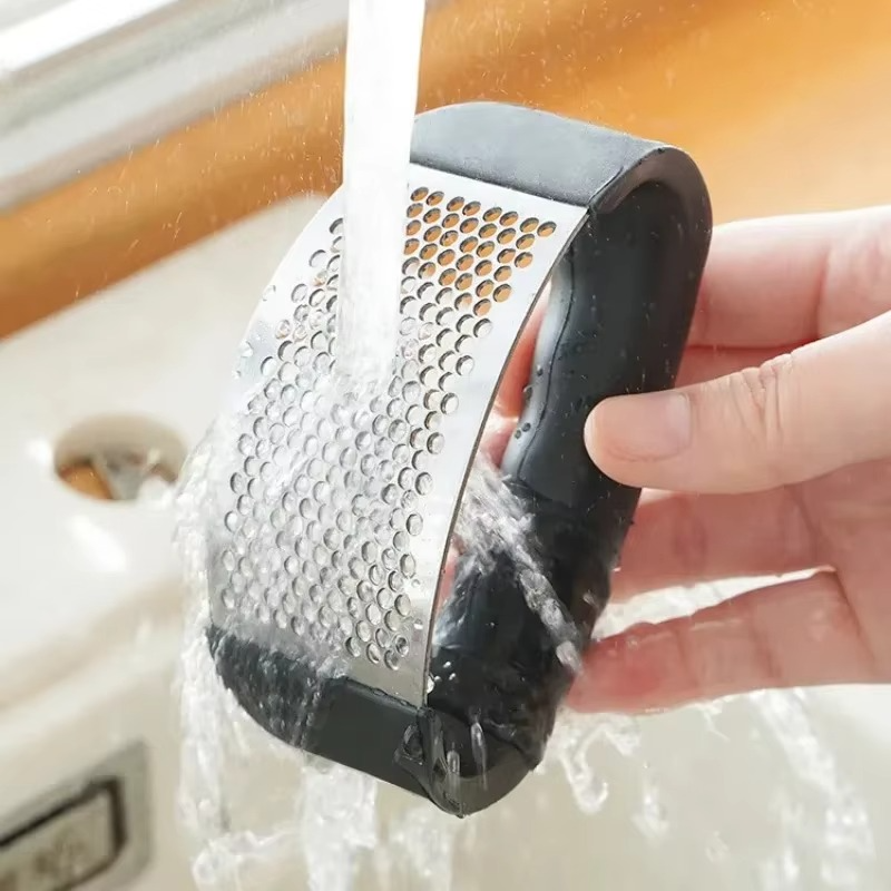 Garlic Press with Lever Action and Ergonomic Handles, Dishwasher Safe