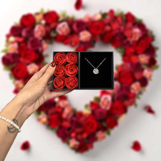 Four Heart Clover Pendant Necklace with Preserved Roses and Gift  Box