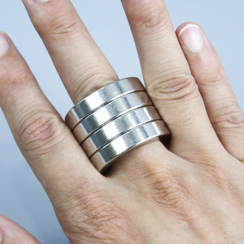 Metal Finger Ring with Four Finger Grip and Spring-Back Action, Silent Operation