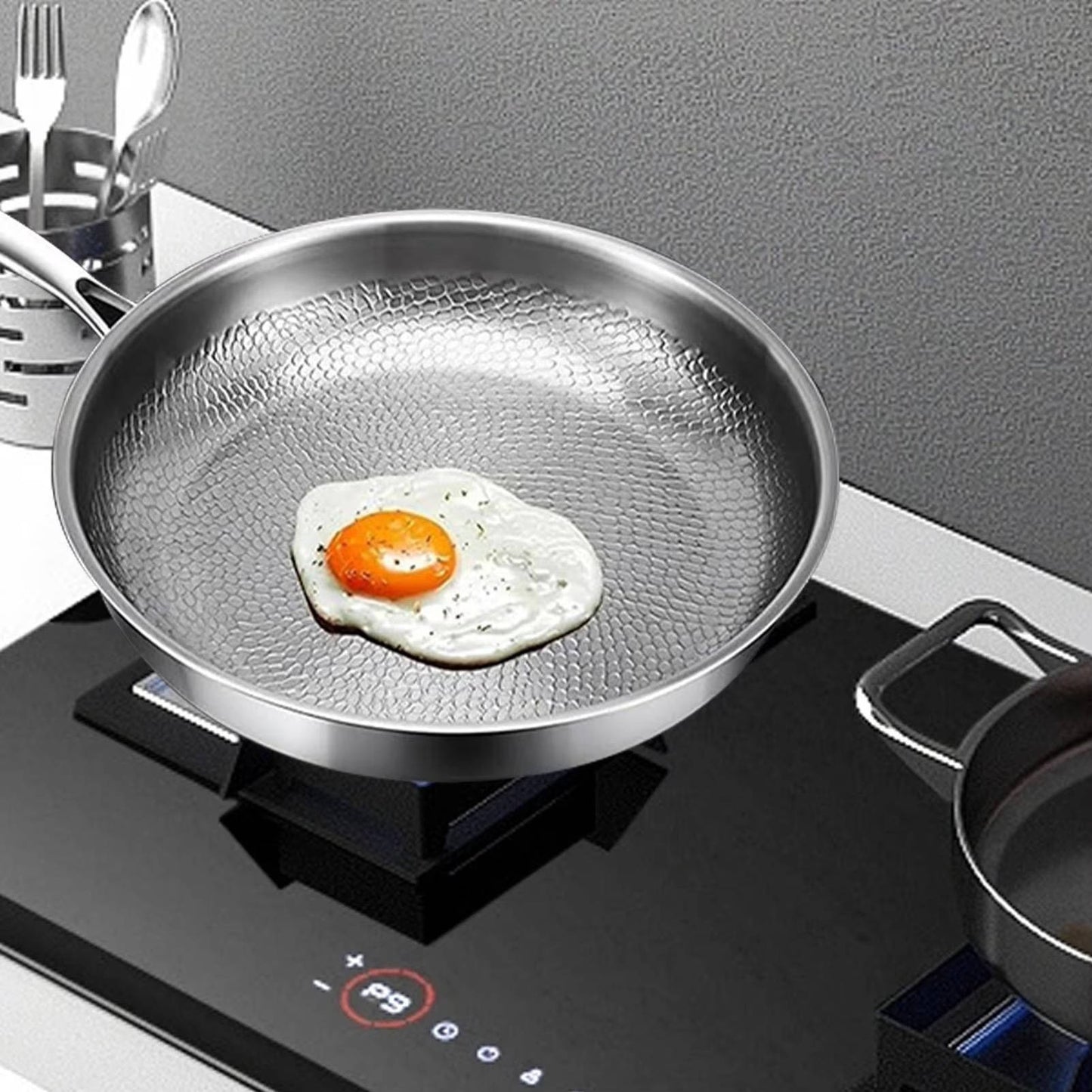 Titanium Steel Skillet with Fish Scale Texture and Curved Rim, Multi-Stove Compatible