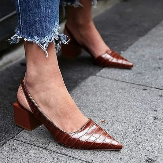 Women’s Everyday Support Pumps with Low-Cut Dress Design