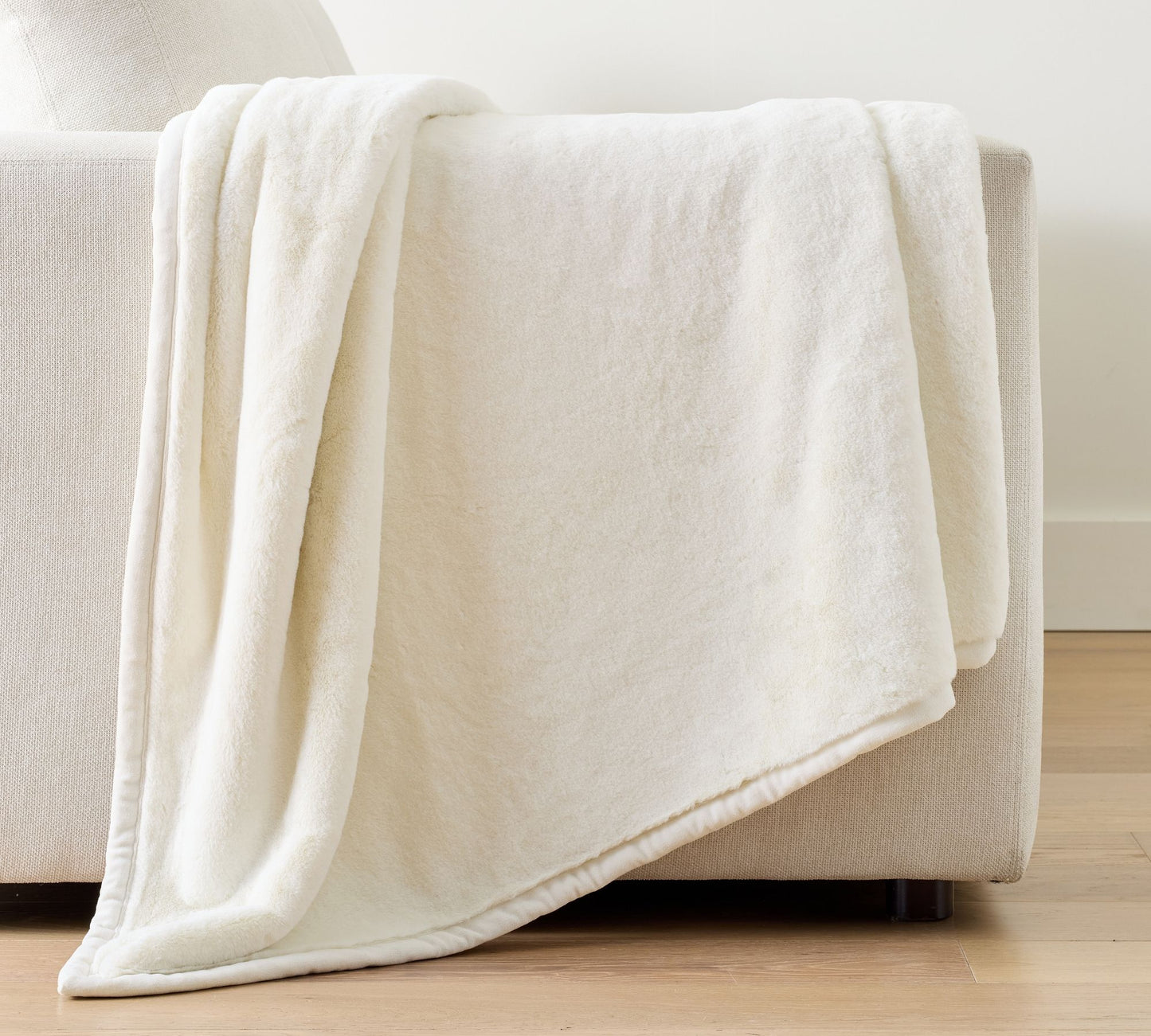 Ultra Soft Double Sided Faux Fur Blanket with Ribbed Texture Design