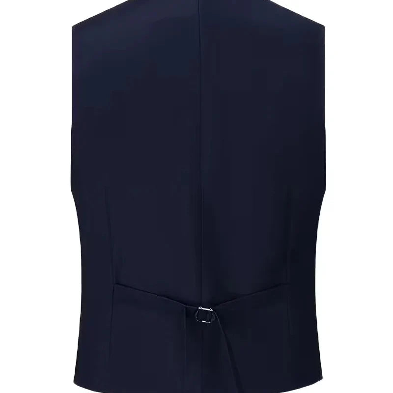 This men's slim fit double-breasted 3-piece suit with waistcoat is ideal for any formal occasion.