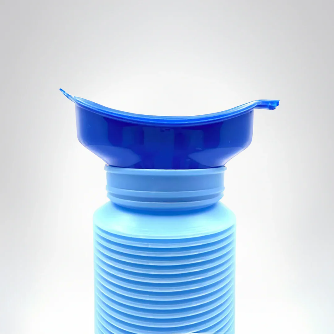 Portable Urinal Bottle with Dual Adapters and Flexible Hose, 750ml