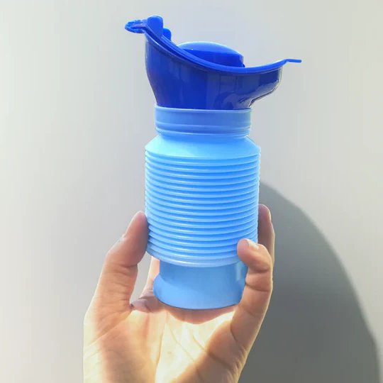 Portable Urinal Bottle with Dual Adapters and Flexible Hose, 750ml