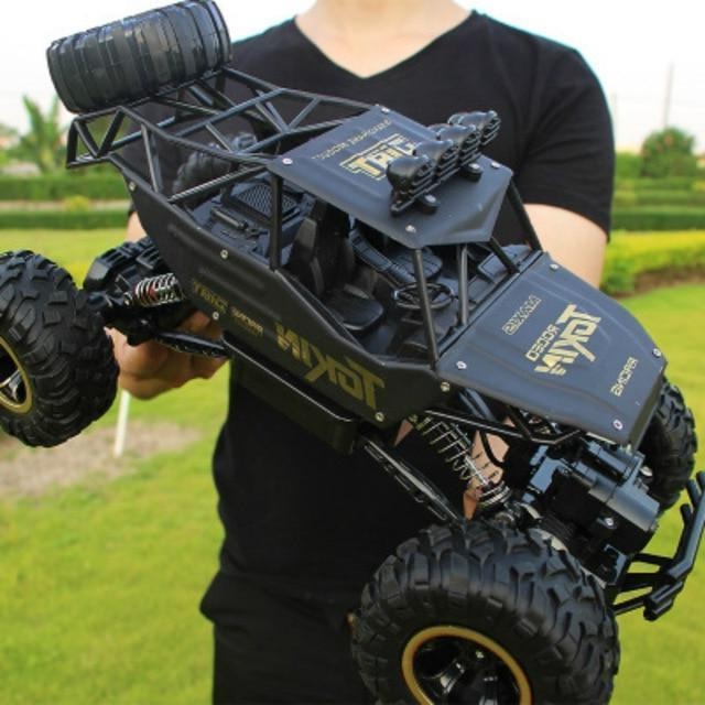 RC Rock Crawler Truck with 50m Range Remote and Shockproof Suspension, 30-Min Run